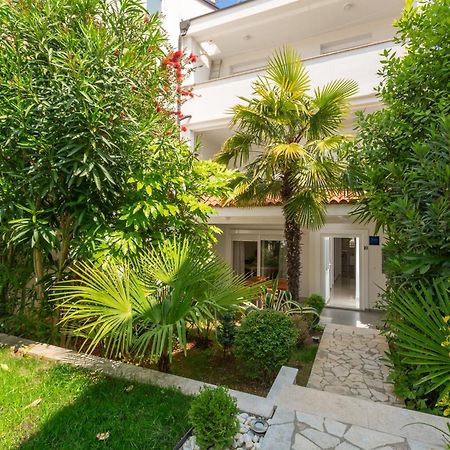 Modern Apartment Zen With Private Garden 포레치 외부 사진