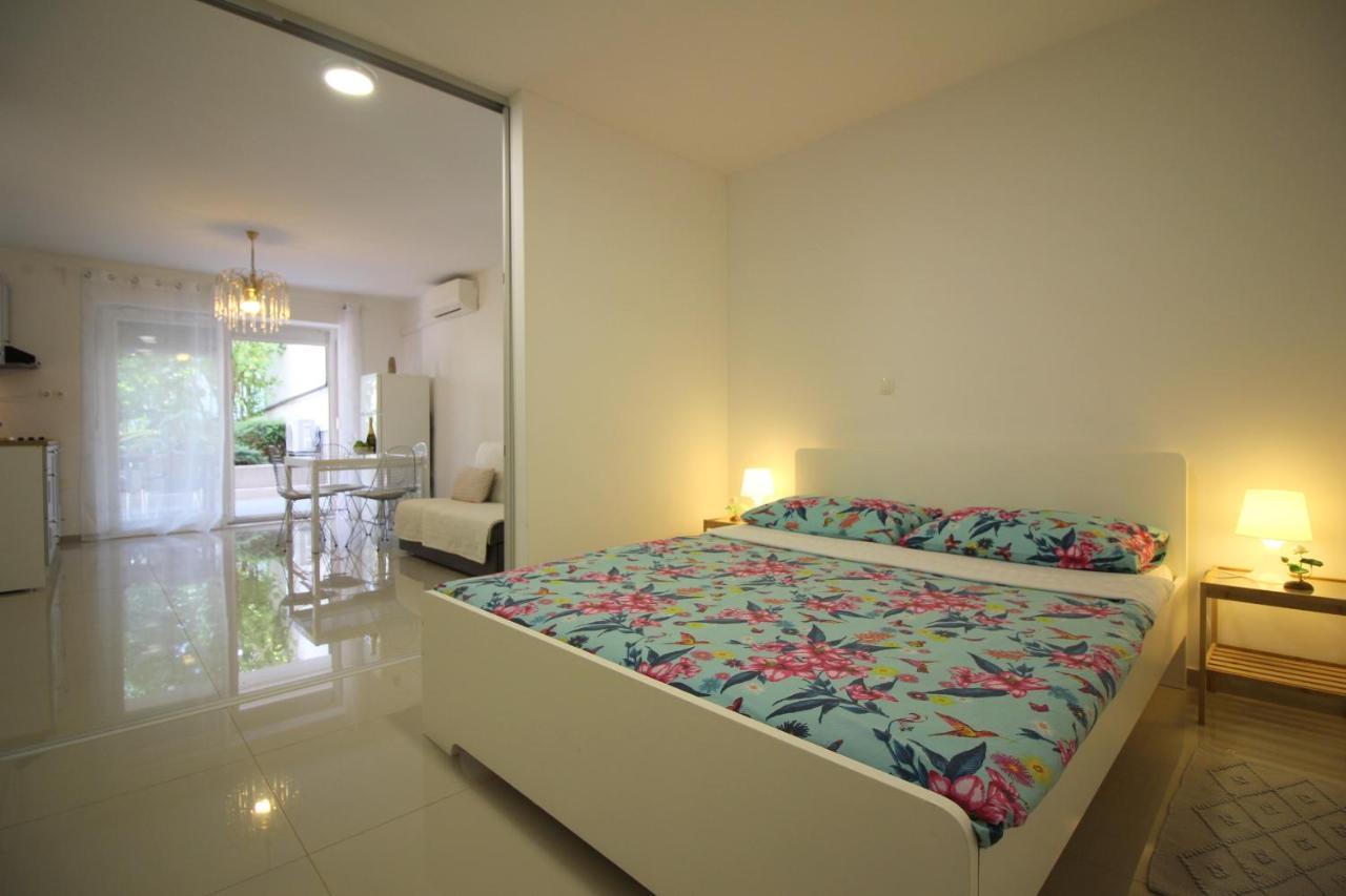 Modern Apartment Zen With Private Garden 포레치 외부 사진