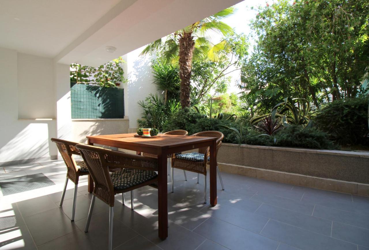 Modern Apartment Zen With Private Garden 포레치 외부 사진