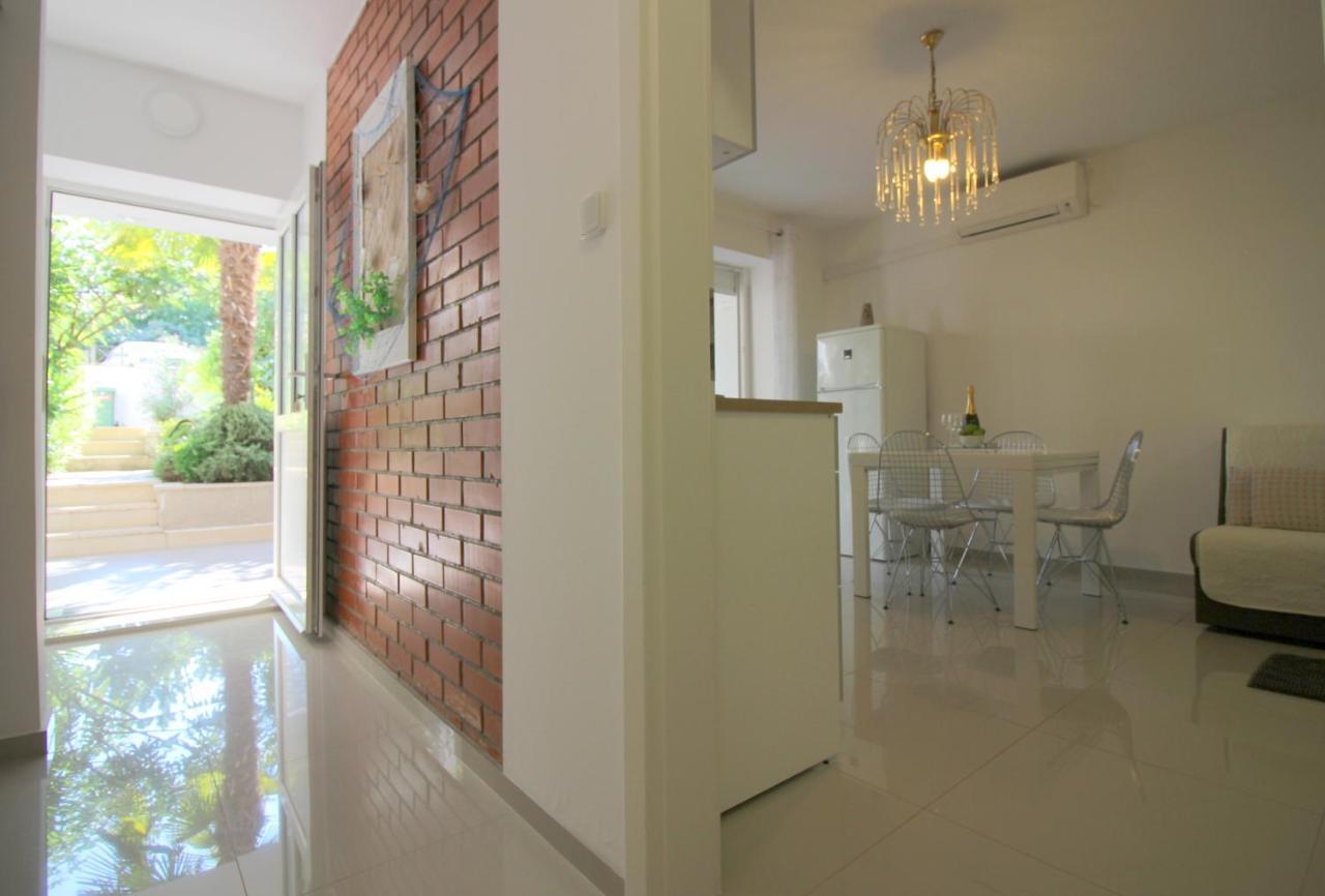 Modern Apartment Zen With Private Garden 포레치 외부 사진