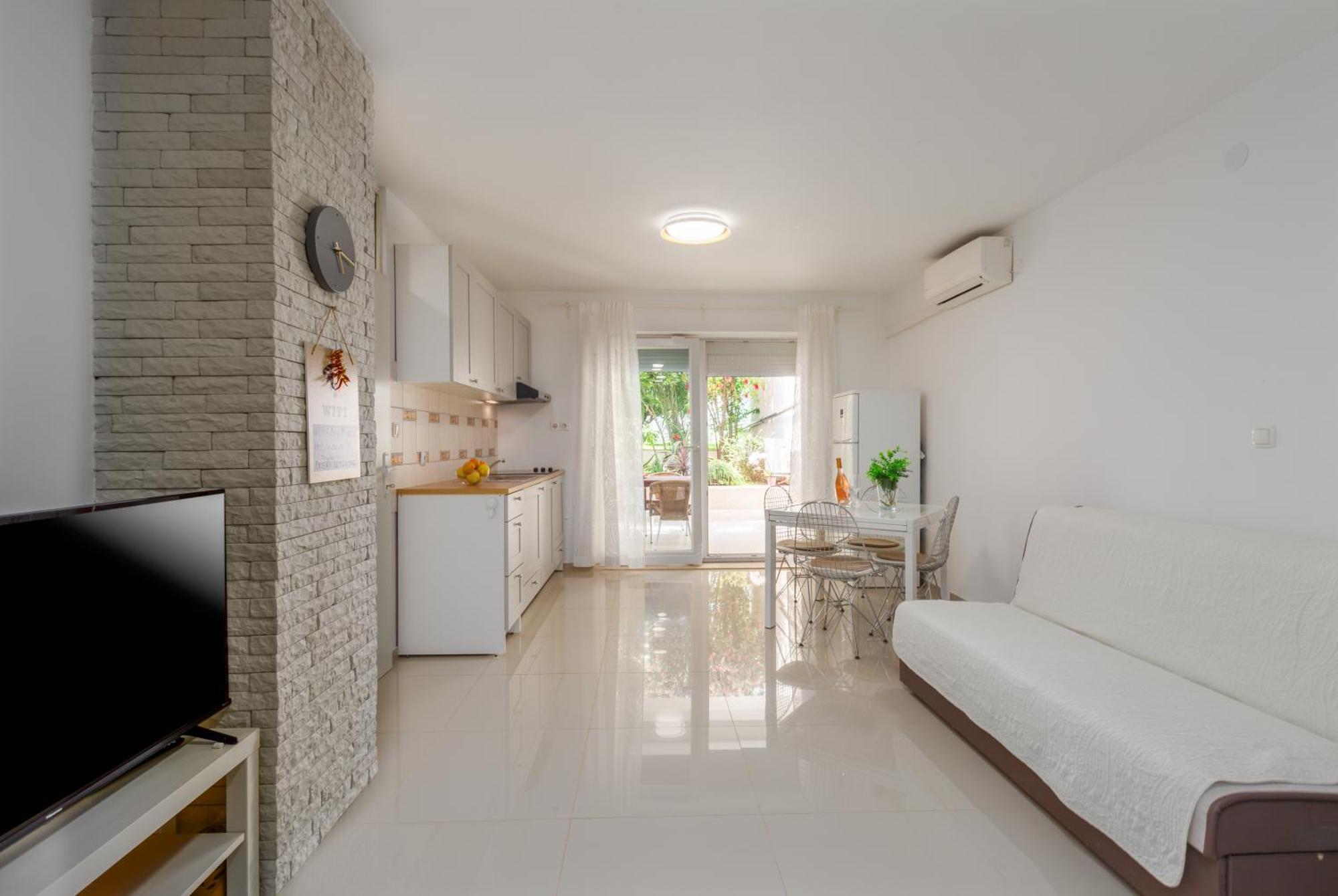 Modern Apartment Zen With Private Garden 포레치 외부 사진